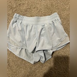 Lululemon Hotty Hot 2.5” size 6